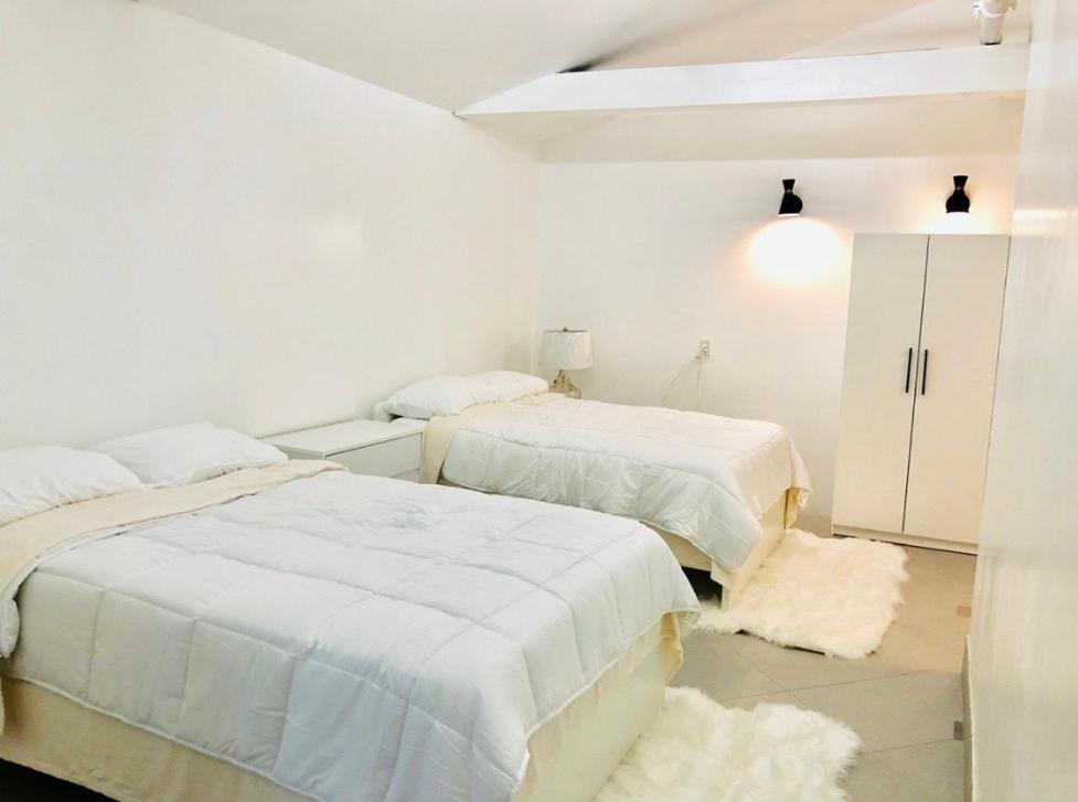 Postel nebo postele na pokoji v ubytování Culver City Hostel