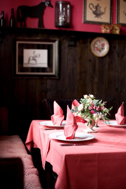 Fotografie z fotogalerie ubytování Gasthaus und Pension "Zum Hauenden Schwein" v destinaci Wörlitz