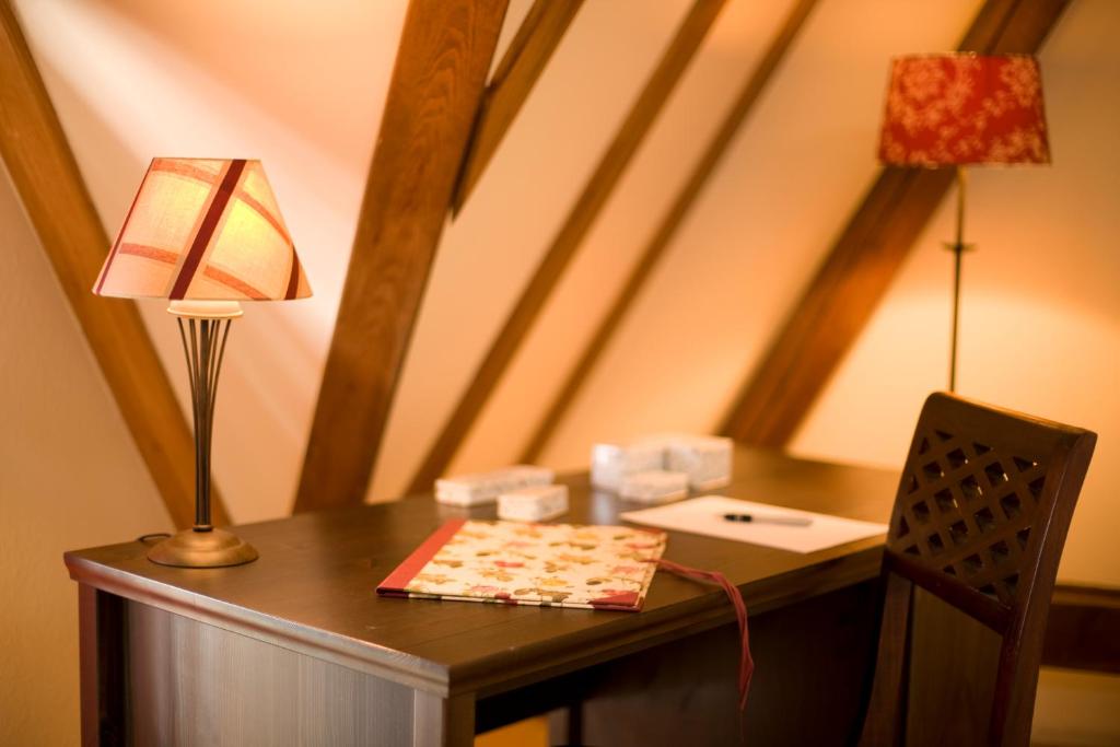 Posezení v ubytování Gasthaus und Pension "Zum Hauenden Schwein"
