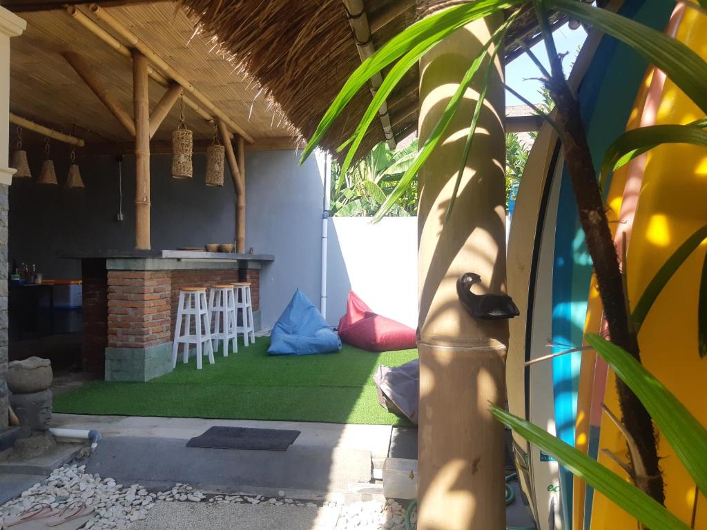 DHM Surf Villa