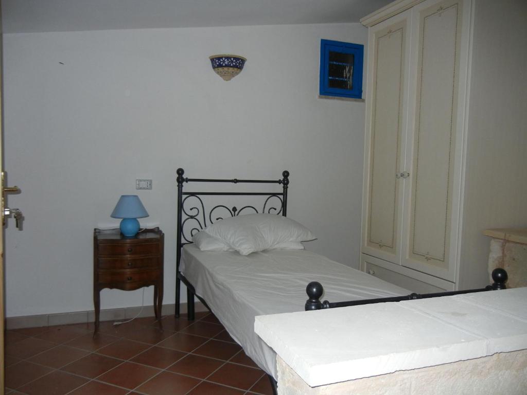 A bed or beds in a room at Villa Trullo di Angela