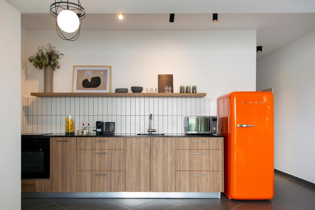 Kuchyň nebo kuchyňský kout v ubytování LIV URBAN Suites