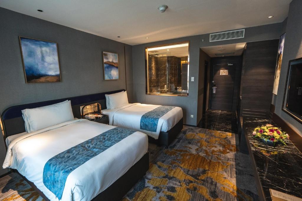 Postel nebo postele na pokoji v ubytování Ames Hotel