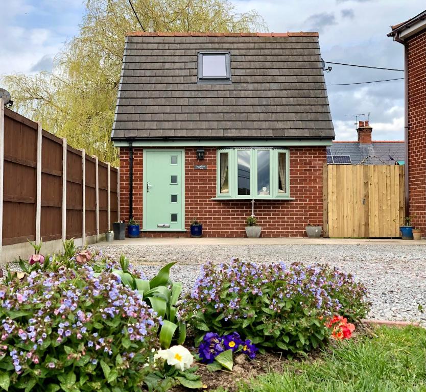 Meadow View - Hot Tub! An escape to the country.