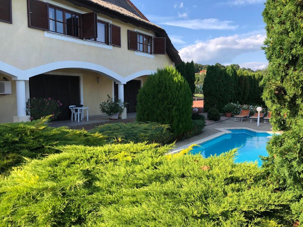 a house with a swimming pool in the yard at Revfülöp csoda in Révfülöp