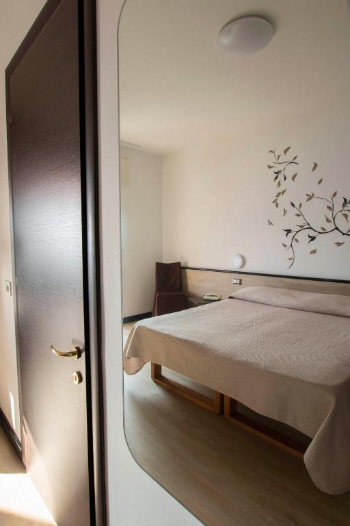Postel nebo postele na pokoji v ubytování Hotel San Zeno