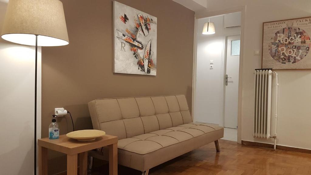 Posezení v ubytování Petrol Apartment- Athens Center, 4 BD, 1 BATH