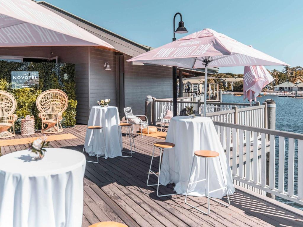 Výhled na řeku, která protéká v blízkosti hotelu
