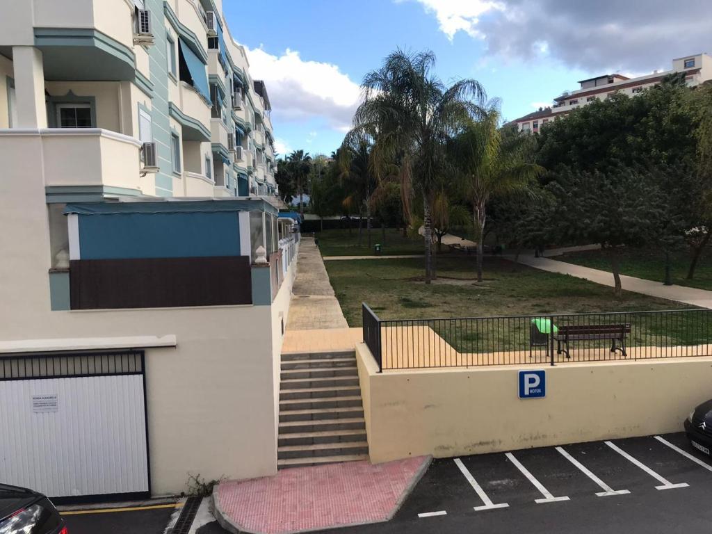 Fotografie z fotogalerie ubytování HABITACIÓN GRANDE CON BAÑO PRIVADO en Coin a 30Km de la PLAYA v destinaci Coín
