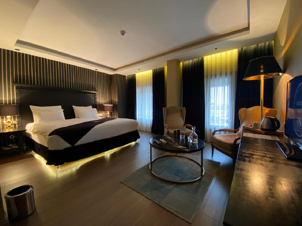 Postel nebo postele na pokoji v ubytování Golden Gate Hotel Topkapı