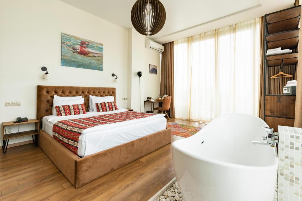 Hotel Flower - Suite With City View