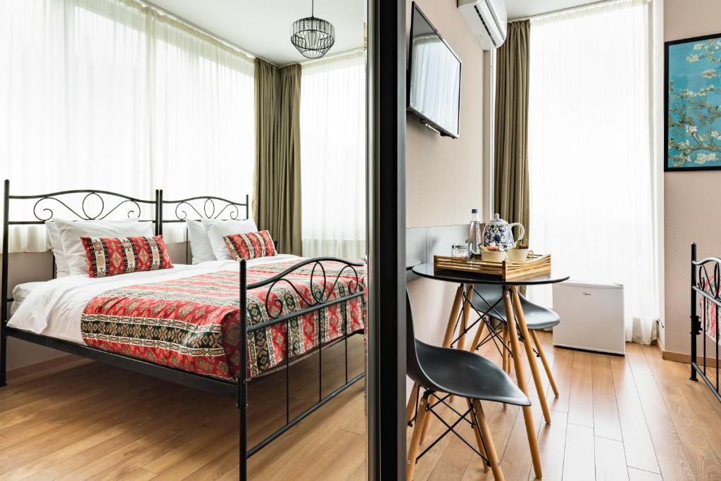 Hotel Flower - Double Or Twin Room With City View