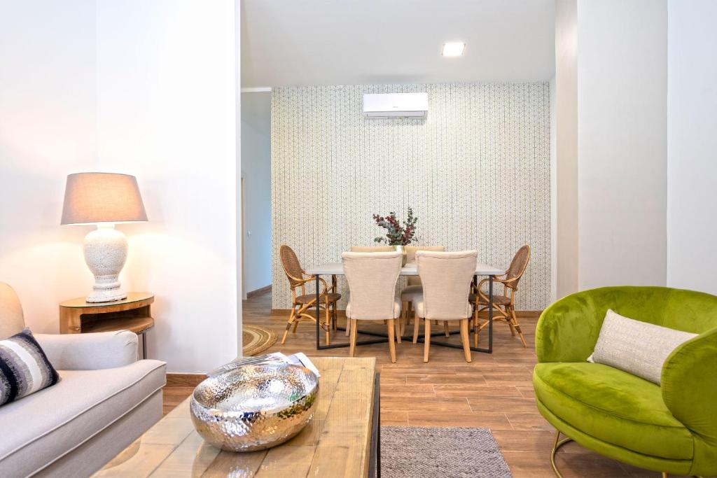 Genteel Home Recaredo - Apartamento De Tres Habitaciones Con Patio
