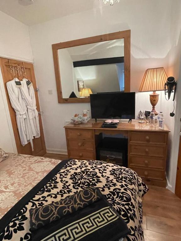 Кровать или кровати в номере Olivia House