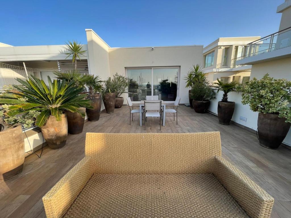A balcony or terrace at Appartamenti Vacanze Marina di Scarlino