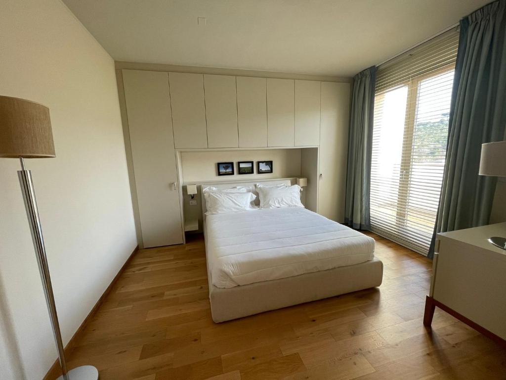 A bed or beds in a room at Appartamenti Vacanze Marina di Scarlino