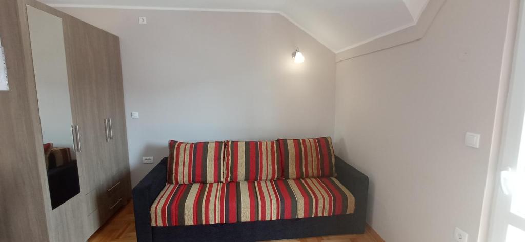 Postel nebo postele na pokoji v ubytování Apartmani Maksimović