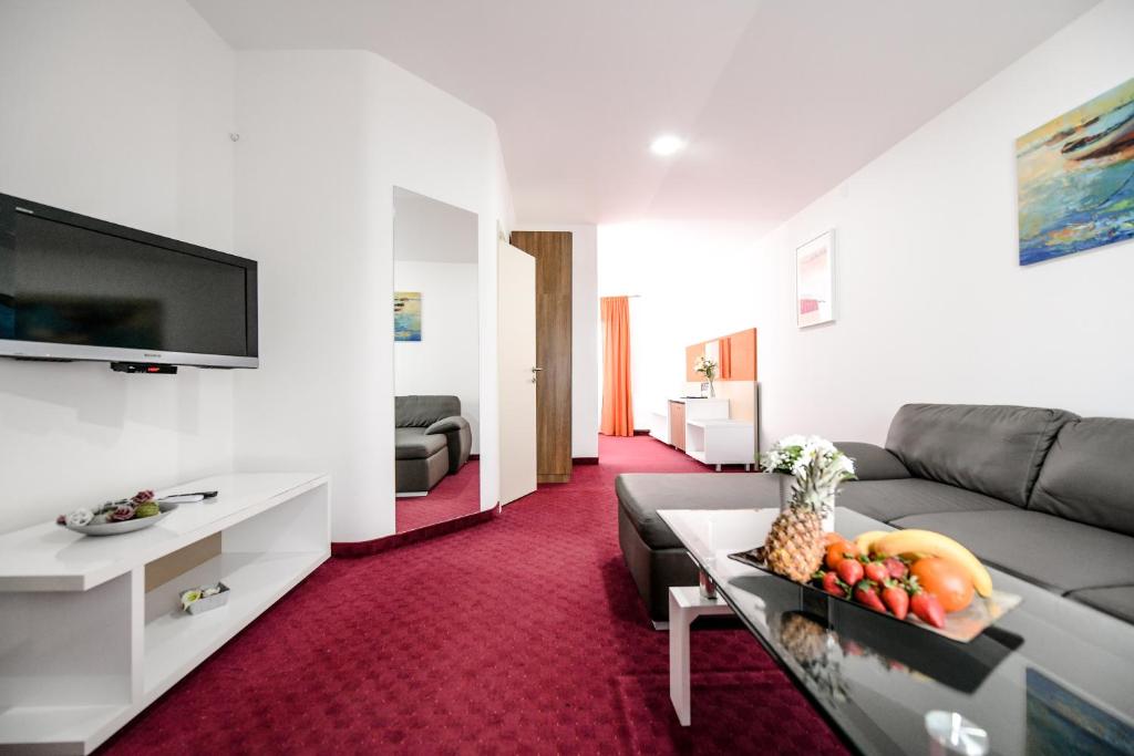 TV a/nebo společenská místnost v ubytování River Inn