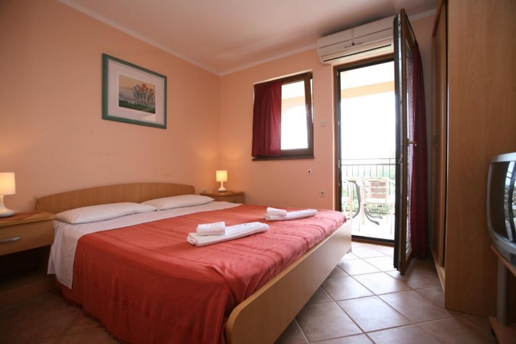 Postelja oz. postelje v sobi nastanitve Apartment in Porec with Balcony, Air conditioning, Wi-Fi (3794-5)