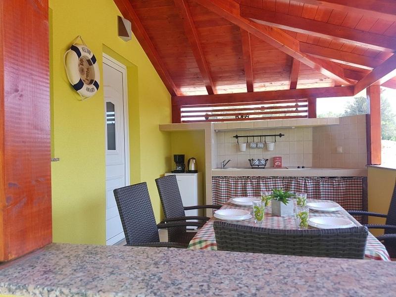 Posedenie v ubytovaní Holiday house in Pakoštane with sea view, terrace, air conditioning, Wi-Fi (4852-1)
