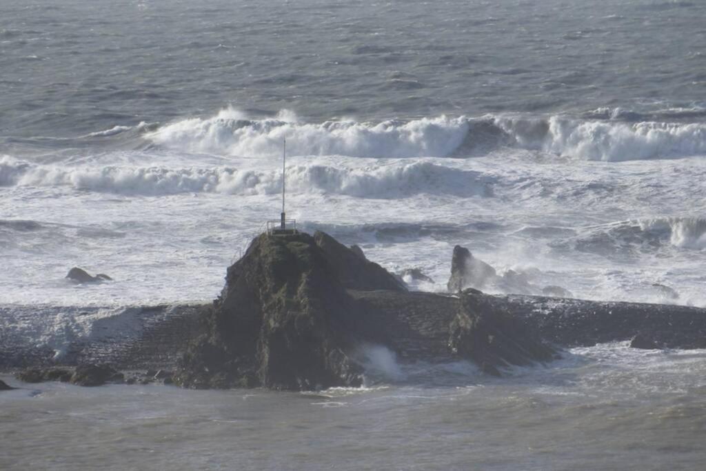 Spectacular sea views, 3 bed Bude Cornwall parking