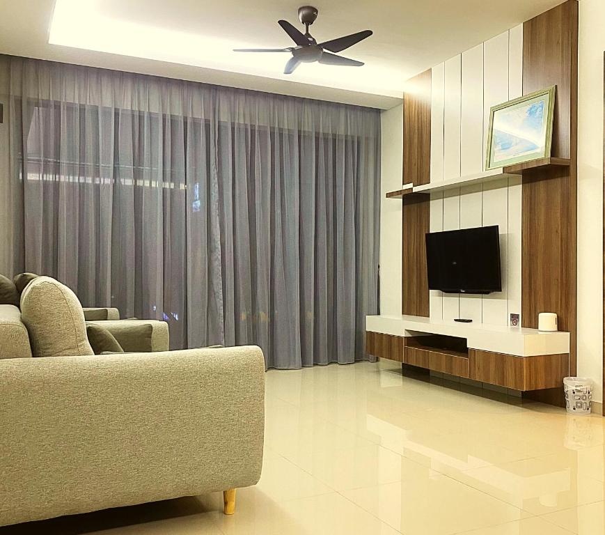 a living room with a couch and a flat screen tv at Amadel Residence 爱媄德民宿 16 in Melaka