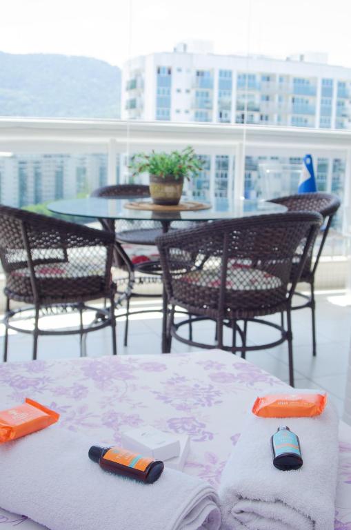  QUARTO EM CONDOMINIO DE LUXO NA BARRA DA TIJUCA