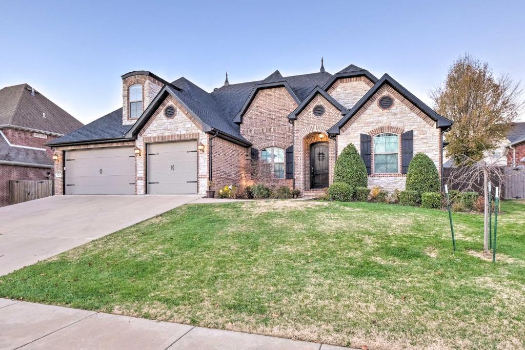 Large MTB Dream Home in Bentonville with Games! - Housity