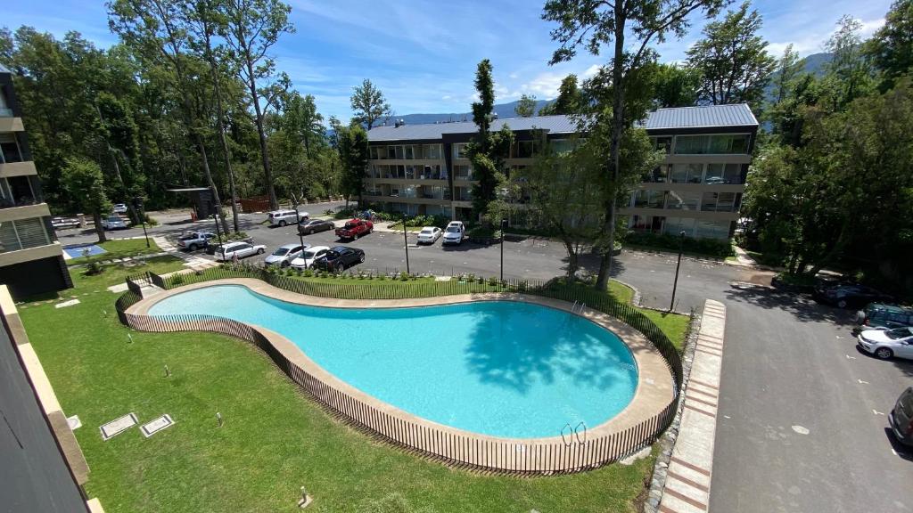 an overhead view of a swimming pool in front of a building at Pucón Central lake in Pucón