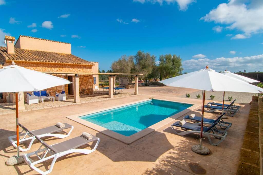 Bazén v ubytovaní Traditional house Casa Binitaref with pool in Sineu alebo v jeho blízkosti