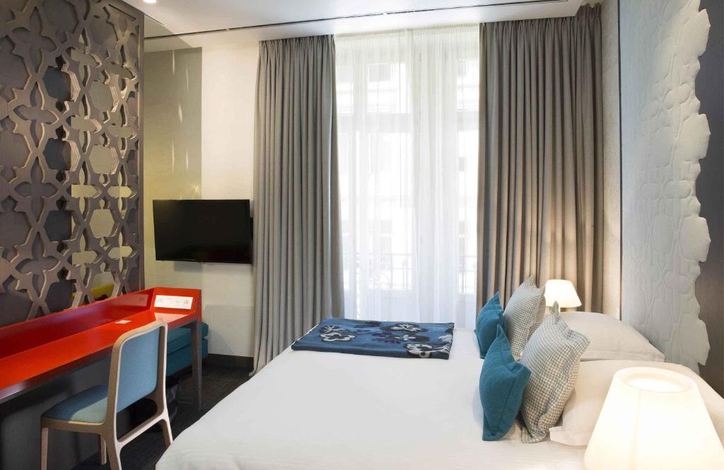 Postel nebo postele na pokoji v ubytování Hotel D - Strasbourg