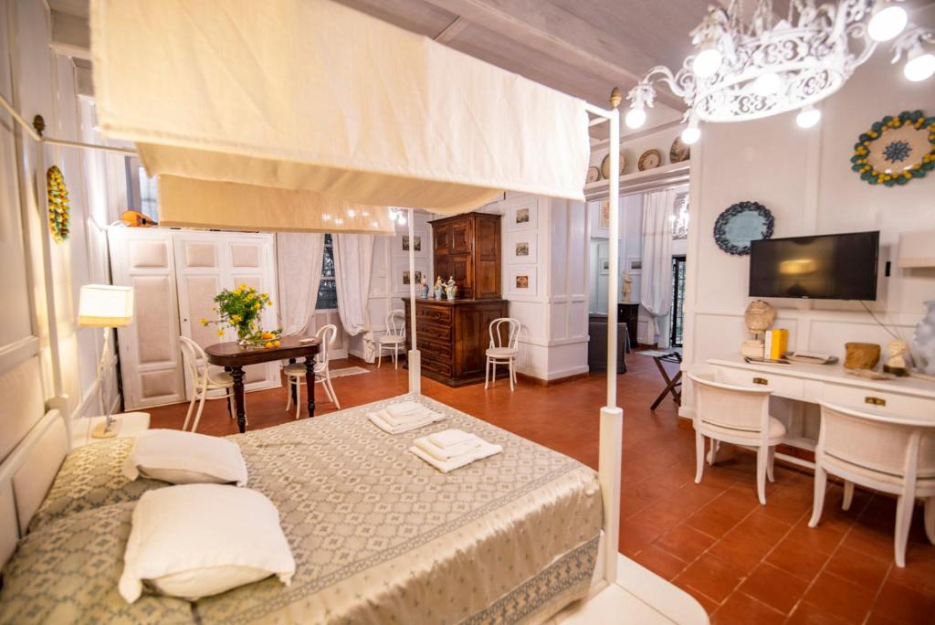 A bed or beds in a room at Maniace Suites