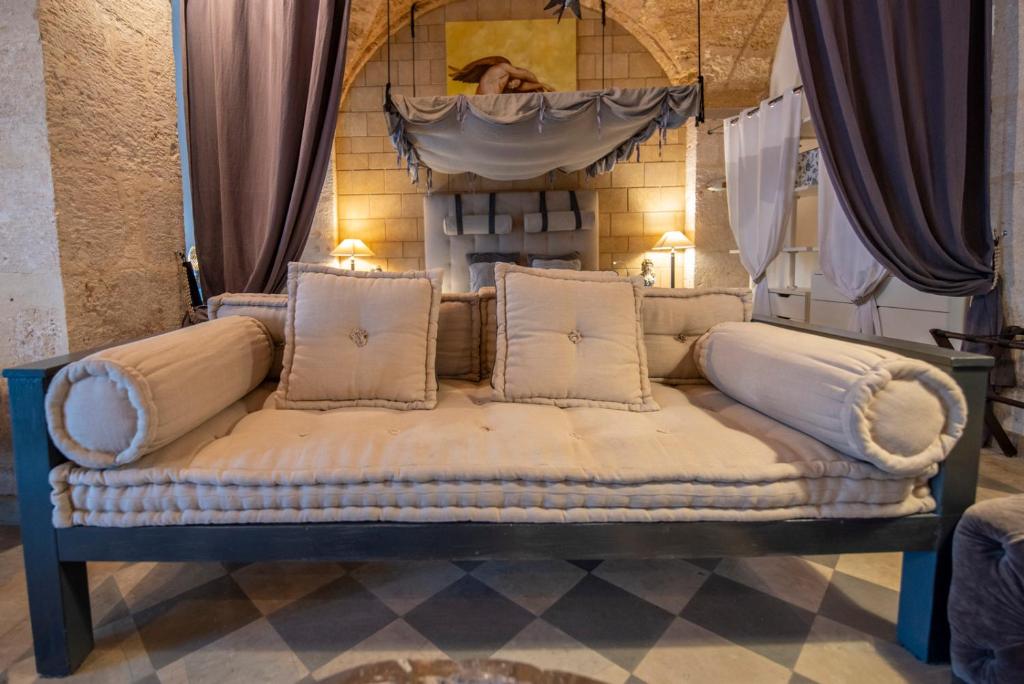 A seating area at Maniace Suites