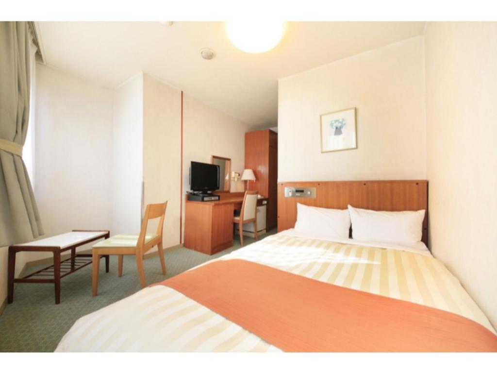 a hotel room with a bed and a desk at Fuji Green Hotel - Vacation STAY 18928v in Fuji