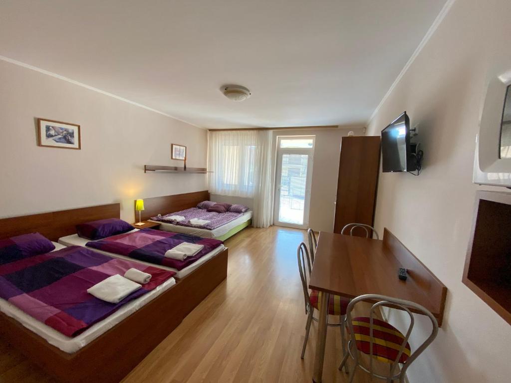 Μια τηλεόραση ή/και κέντρο ψυχαγωγίας στο Apartmánový dom Flóra
