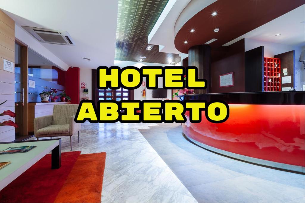 a hotel interior with the words hotel abberto at Hotel Philadelfia in Peligros