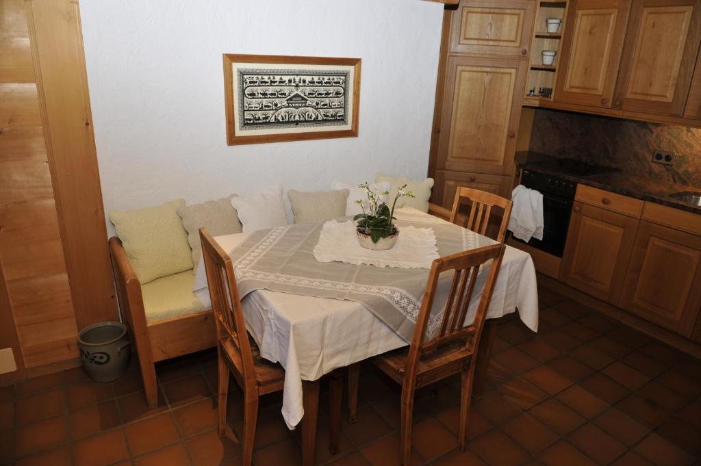 Fotografie z fotogalerie ubytování Chalet Nyati v destinaci Gstaad
