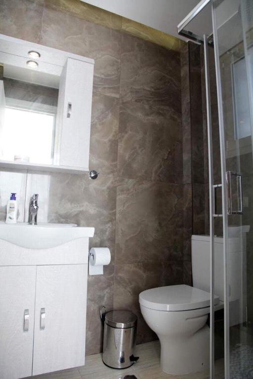 Kúpeľňa v ubytovaní Villa Evita , penthouse, 53m2 ,Athytos , astonishing sea view