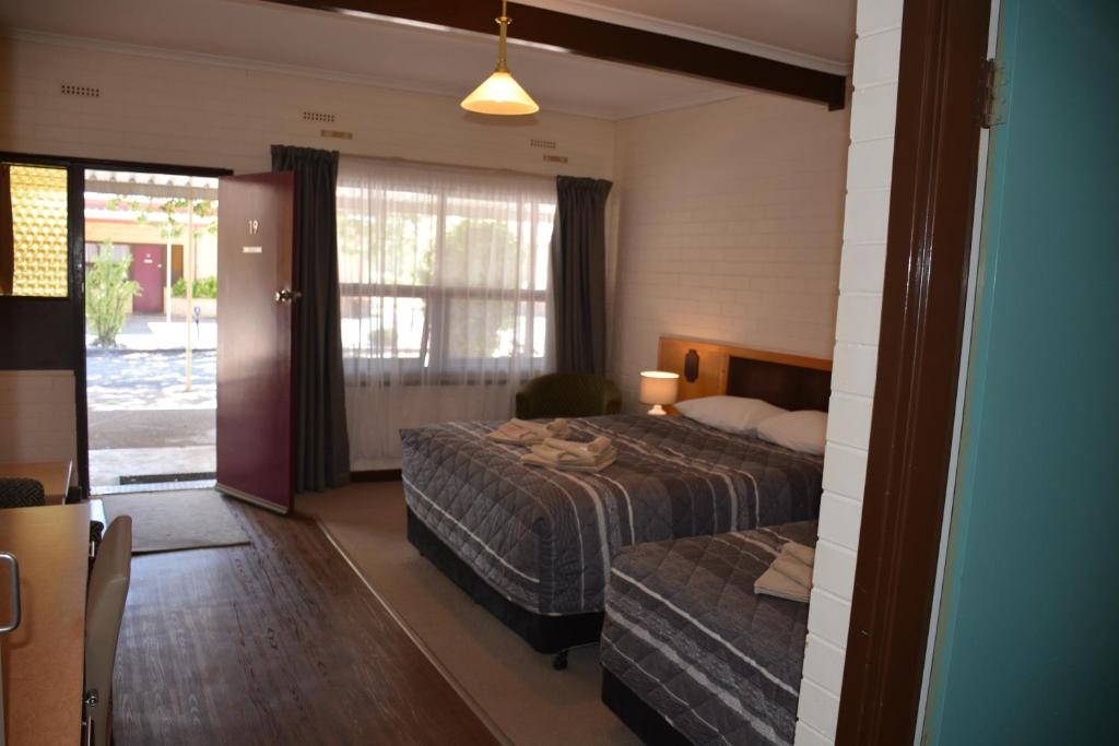 Postel nebo postele na pokoji v ubytování Angaston Vineyards Motel