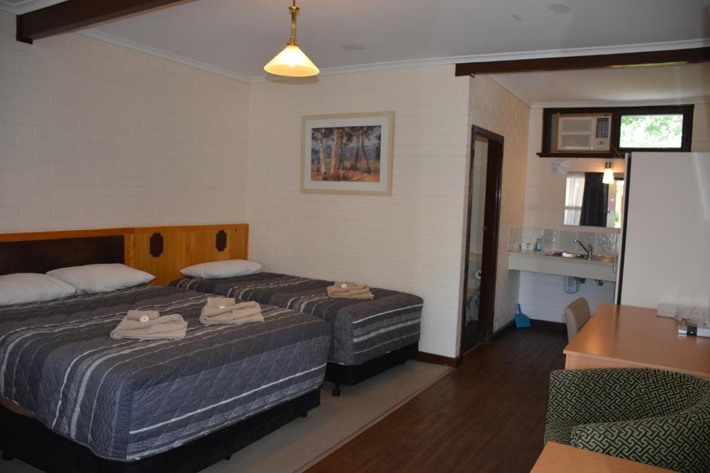 Postel nebo postele na pokoji v ubytování Angaston Vineyards Motel