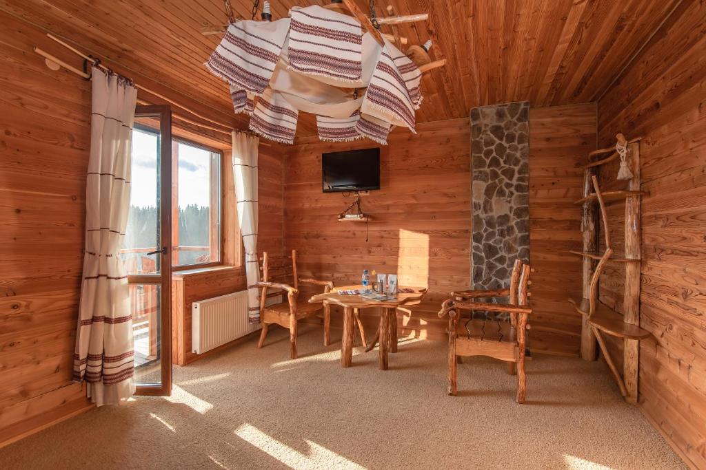 TV a/nebo společenská místnost v ubytování Stara Pravda Hotel - Vykrutasy