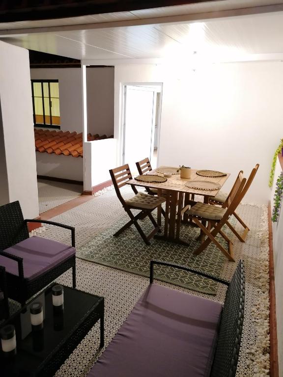Posezení v ubytování Beja Garden apartamento com terraço privado
