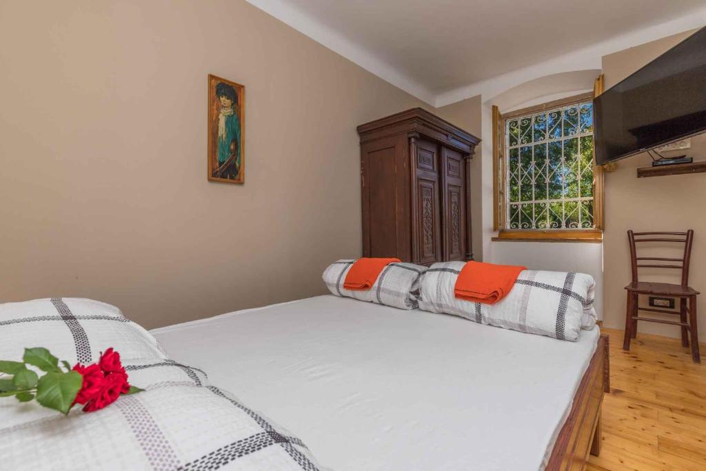 Postel nebo postele na pokoji v ubytování Holiday home in Crikvenica 41380