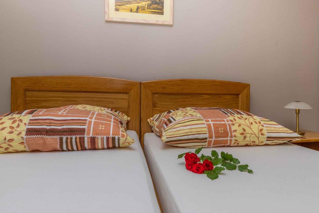 Postel nebo postele na pokoji v ubytování Holiday home in Crikvenica 41380