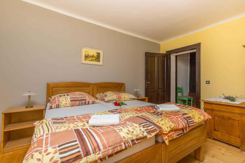 Postel nebo postele na pokoji v ubytování Holiday home in Crikvenica 41380