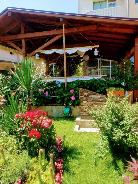Zahrada ubytování Saint George Family Hotel