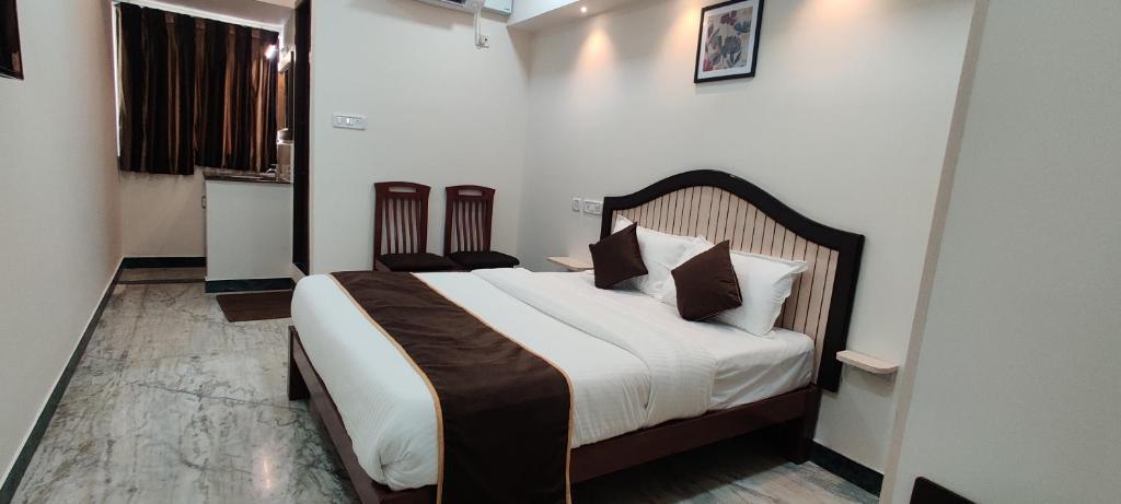 Postel nebo postele na pokoji v ubytování Rmc travellers inn