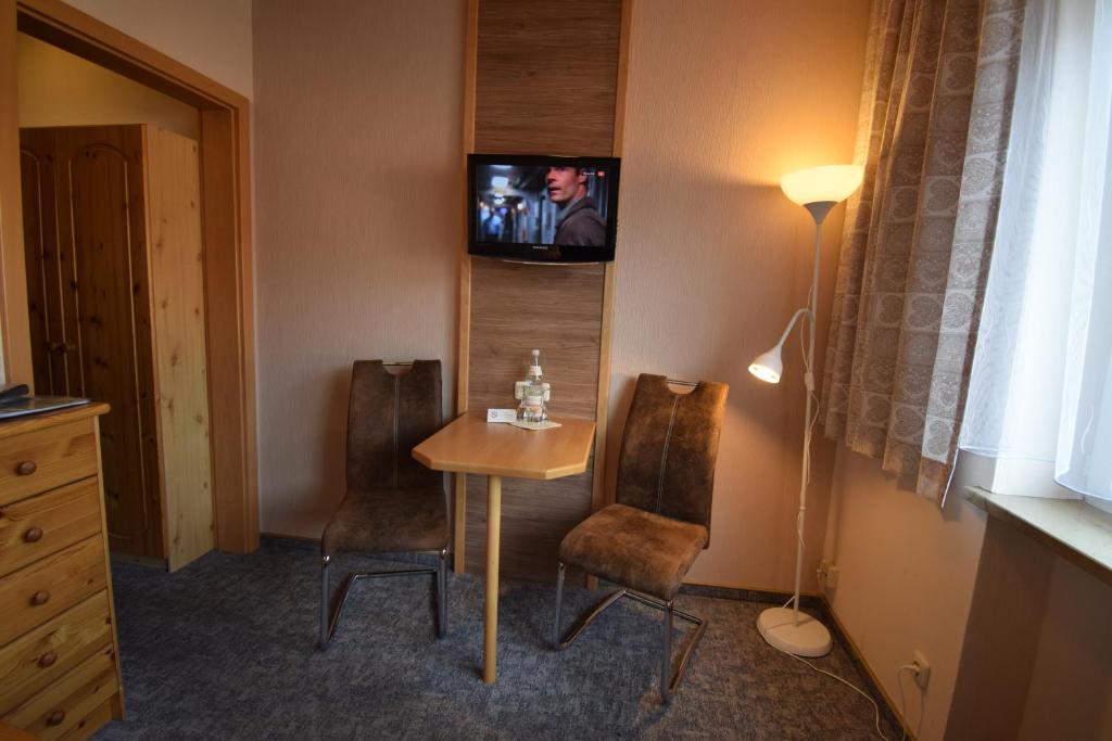 TV a/nebo společenská místnost v ubytování Gasthof Roseneck