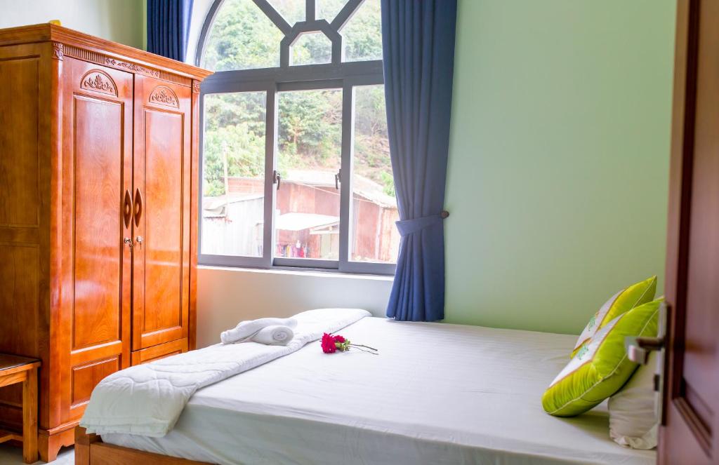 Postel nebo postele na pokoji v ubytování SUNRISE HOTEL