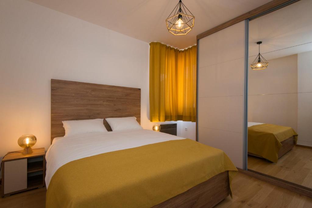 En eller flere senge i et værelse på Vila S6